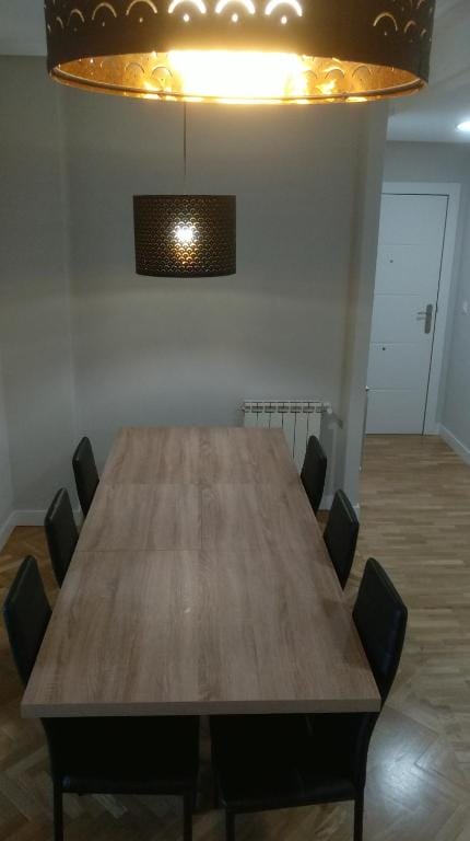 Piso 16 en León para despedidas: comedor